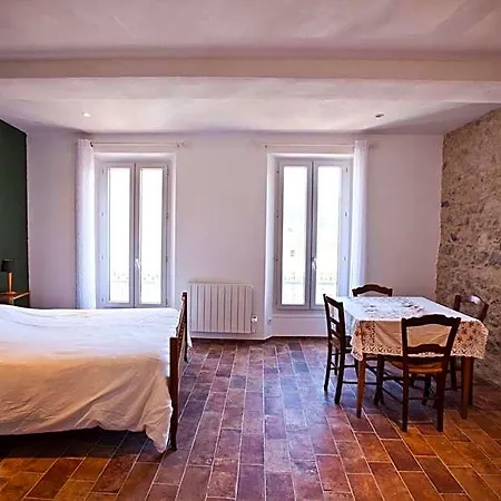 De La Place Mezel (Alpes-de-Haute-Provence)